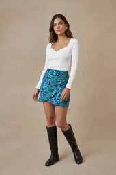 Top Grand Cœur Blanc Innocent sur Olivia, mannequin taille 36 #taille Olivia porte une taille 36