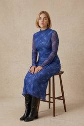 Robe Alluria Bois Dormant sur Lou, mannequin taille 42 #taille Lou porte une taille 42