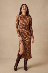 Robe Allure Bois Sauvage sur Olivia, mannequin taille 36 #taille Olivia porte une taille 36