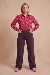 Pantalon Idéaliste Cassis sur Lou, mannequin taille 42 #taille Lou porte une taille 42