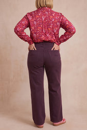 Pantalon Idéaliste Cassis sur Lou, mannequin taille 42 #taille Lou porte une taille 42