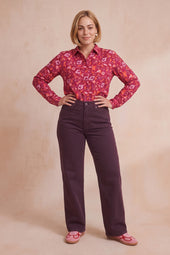 Pantalon Idéaliste Cassis sur Lou, mannequin taille 42 #taille Lou porte une taille 42