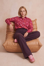 Pantalon Idéaliste Cassis sur Lou, mannequin taille 42 #taille Lou porte une taille 42