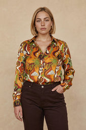 Chemisier Cosmic Love sur Lou, mannequin taille 42 #taille Lou porte une taille 42