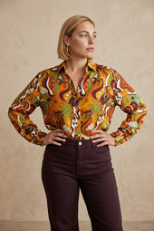 Chemisier Cosmic Love sur Lou, mannequin taille 42 #taille Lou porte une taille 42