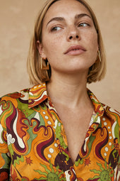 Chemisier Cosmic Love sur Lou, mannequin taille 42 #taille Lou porte une taille 42