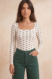 T-shirt Paresseux Fleur des Bois sur Olivia, mannequin taille 36 #taille Olivia porte une taille 36