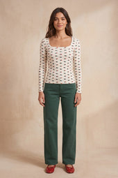 T-shirt Paresseux Fleur des Bois sur Olivia, mannequin taille 36 #taille Olivia porte une taille 36