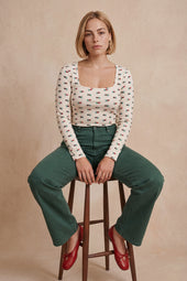 T-shirt Paresseux Fleur des Bois sur Lou, mannequin taille 42 #taille Lou porte une taille 42