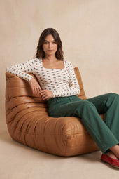 T-shirt Paresseux Fleur des Bois sur Olivia, mannequin taille 36 #taille Olivia porte une taille 36