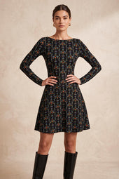 Robe Dolly Jardin Brodé sur Olivia, mannequin taille 36 #taille Olivia porte une taille 36
