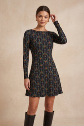 Robe Dolly Jardin Brodé sur Olivia, mannequin taille 36 #taille Olivia porte une taille 36