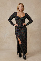 Robe Grand Cœur Jardin Brodé sur Lou, mannequin taille 42 #taille Lou porte une taille 42