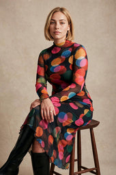 Robe Alluria Midnight sur Lou, mannequin taille 42 #taille Lou porte une taille 42