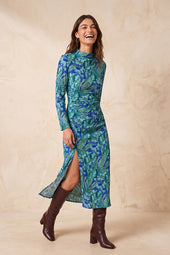 Robe Allure Myrtille sur Olivia, mannequin taille 36 #taille Olivia porte une taille 36