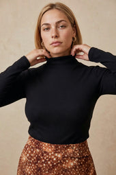 Col Montant Noir sur Lou, mannequin taille 42 #taille Lou porte une taille 42