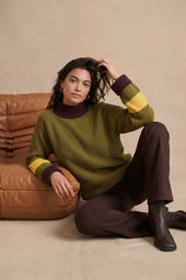 Pull Audacieuse Olive sur Olivia, mannequin taille 36 #taille Olivia porte une taille 36