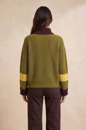 Pull Audacieuse Olive sur Olivia, mannequin taille 36 #taille Olivia porte une taille 36