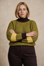 Pull Audacieuse Olive sur Lou, mannequin taille 42 #taille Lou porte une taille 42