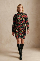 Robe Allura Rose des Nuits sur Lou, mannequin taille 42 #taille Lou porte une taille 42