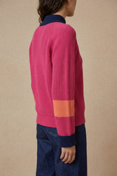 Pull Audacieuse Rosewood sur Olivia, mannequin taille 36 #taille Olivia porte une taille 36