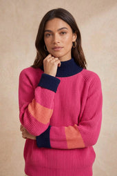 Pull Audacieuse Rosewood sur Olivia, mannequin taille 36 #taille Olivia porte une taille 36