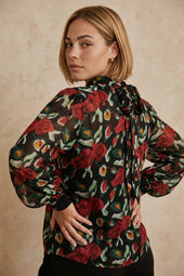 Blouse Galatéa Rose des Nuits sur Lou, mannequin taille 42 #taille Lou porte une taille 42
