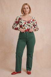 Pantalon Idéaliste Vert Mousse sur Lou, mannequin taille 42 #taille Lou porte une taille 42